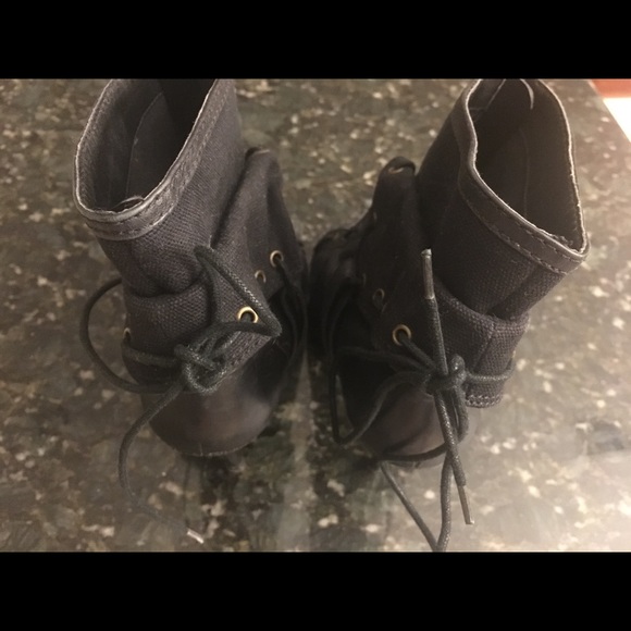 Size 8.5 heels - Picture 4 of 5